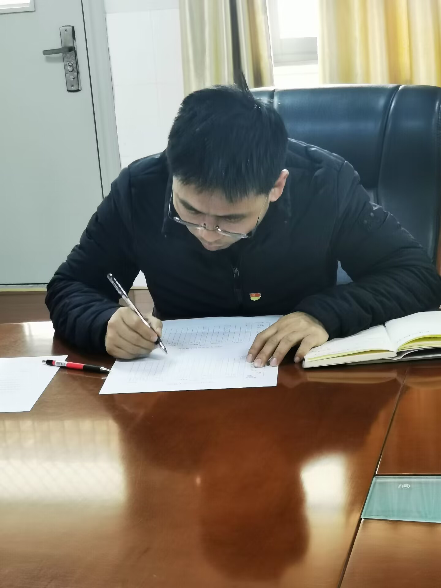 组织生活会（党员大会）_html_6673ab00.jpg