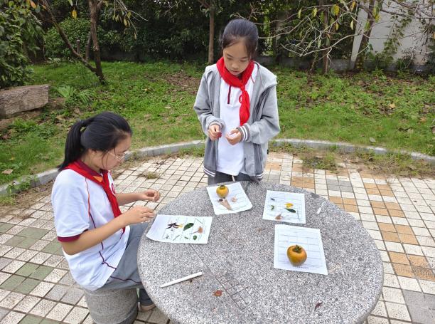 2025-9-30【尊荣营中】校园寻宝 邂逅美好——南京市营防中学开展心理团辅活动_html_283940fd.jpg