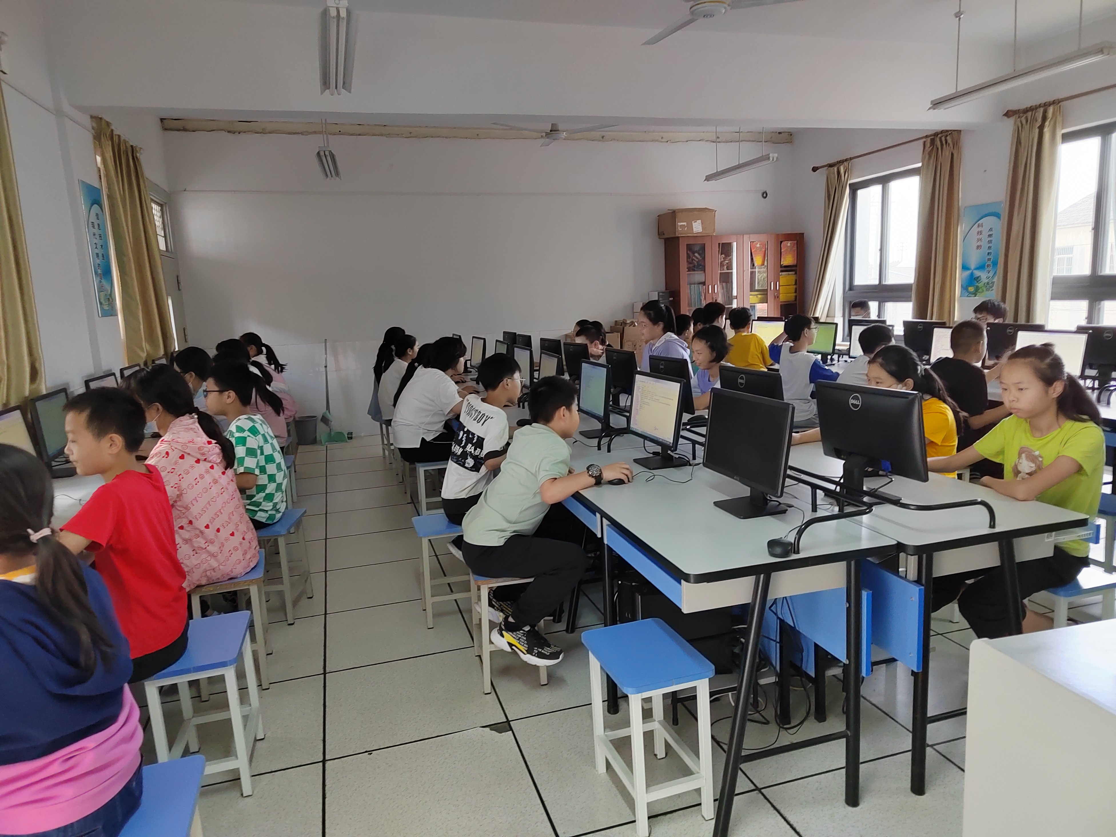 关注学生心理，为健康成长保驾护航_html_m61430e14.jpg