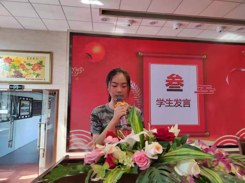 学习军人优良品质  落实国防教育实践_html_671d2b26.jpg