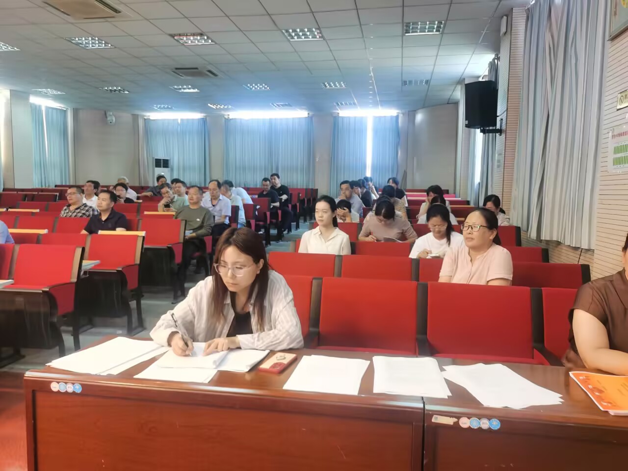 营防中学贯彻落实教育部“五项管理”工作推进会(面向全体教师)_html_6a46ebc.jpg