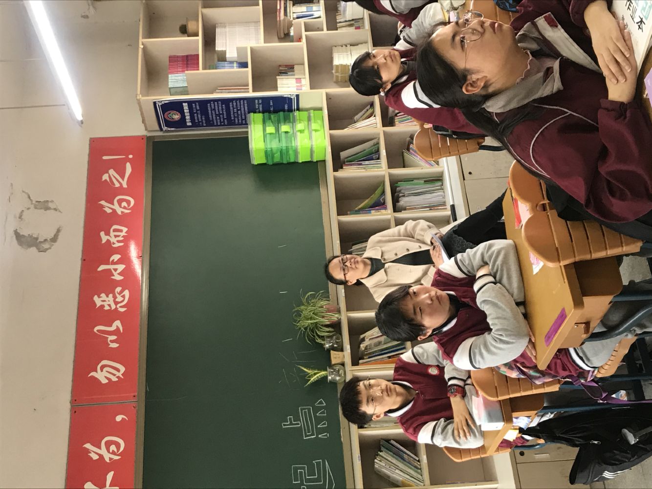 营防中学开学第一天报道_html_m7ace7814.jpg