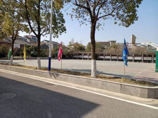 营防中学开学第一天报道_html_4d86e359.jpg