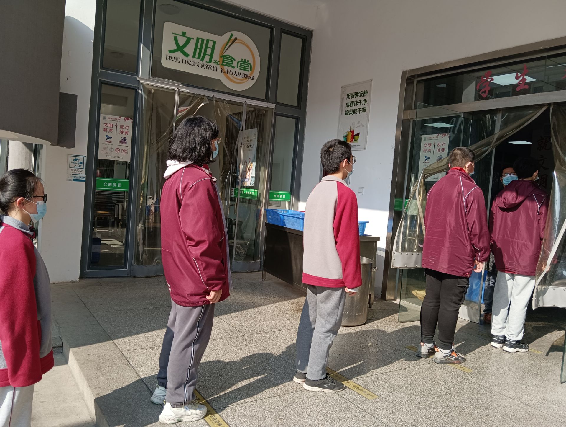营防中学开展疫情防控应急演练活动_html_6d16a69f.jpg