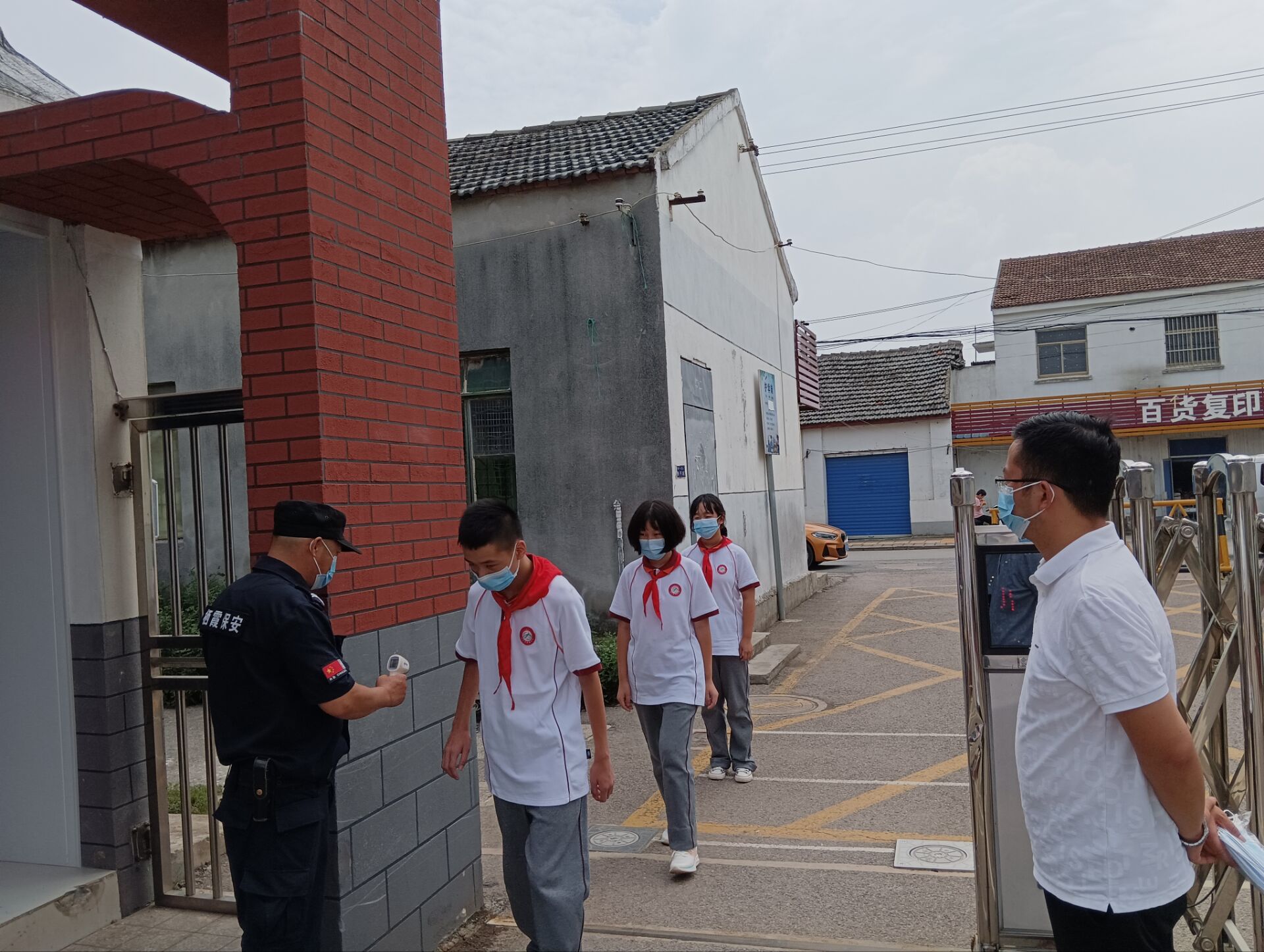 【尊荣营中】南京市营防中学开展疫情防控应急演练活动