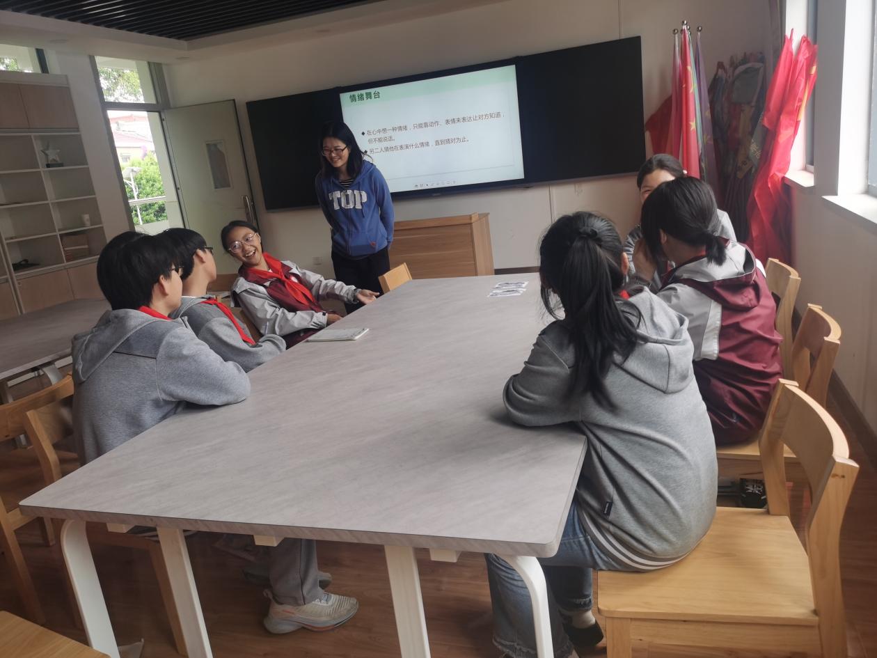 【尊荣营中】南京市营防中学开展心育委员团辅活动之打开情绪窗户_html_723e31e7.jpg