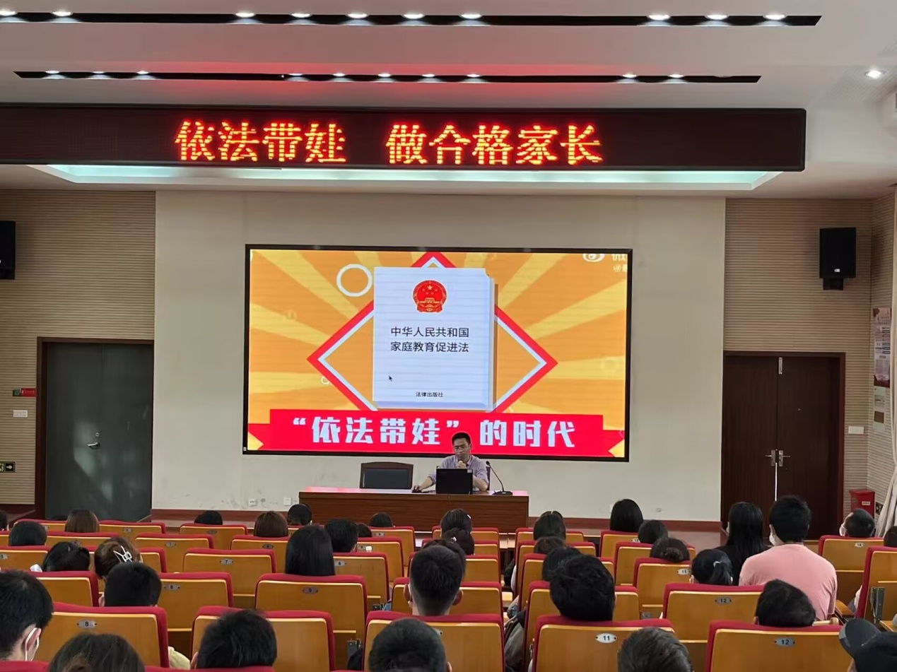 法治教育宣传周系列活动_html_m3bbc4aa9.jpg