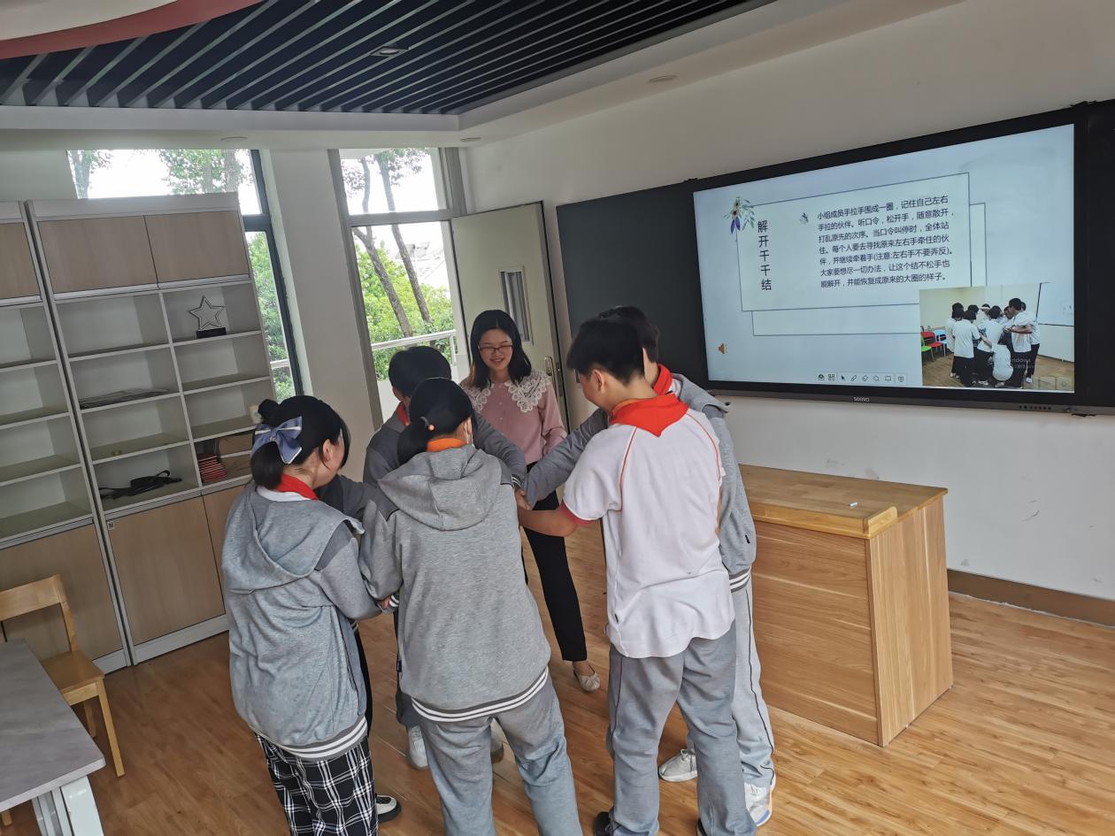 【尊荣营中】南京市营防中学开展心育委员团辅活动之打开情绪窗户(1)_html_4610b1c.jpg