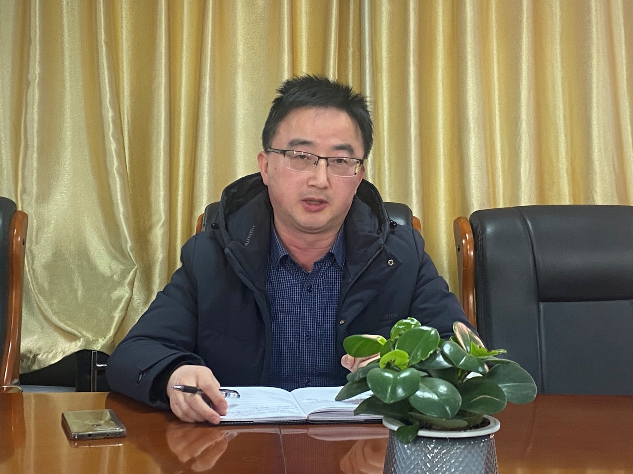 张仁宝老师退休新闻稿(1)_html_m3494a4fd.jpg