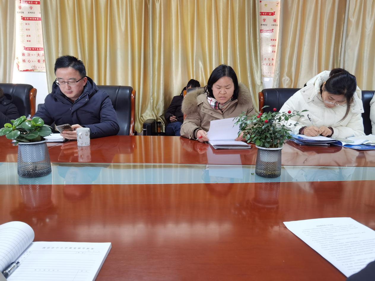 教研组长备课组长总结会新闻报道_html_m2bd9521d.jpg