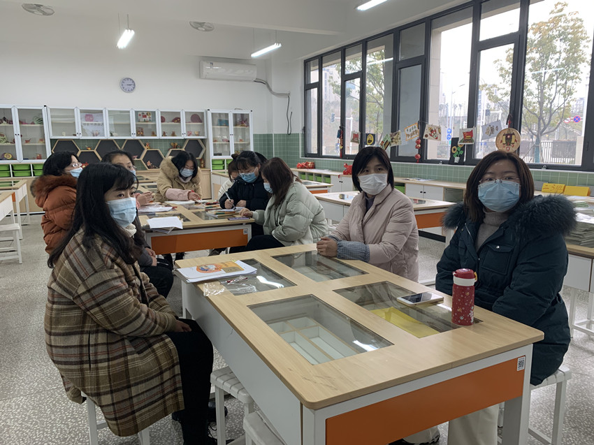 220212华侨城小学开展语文教研组活动(一)照片3 (2).jpg