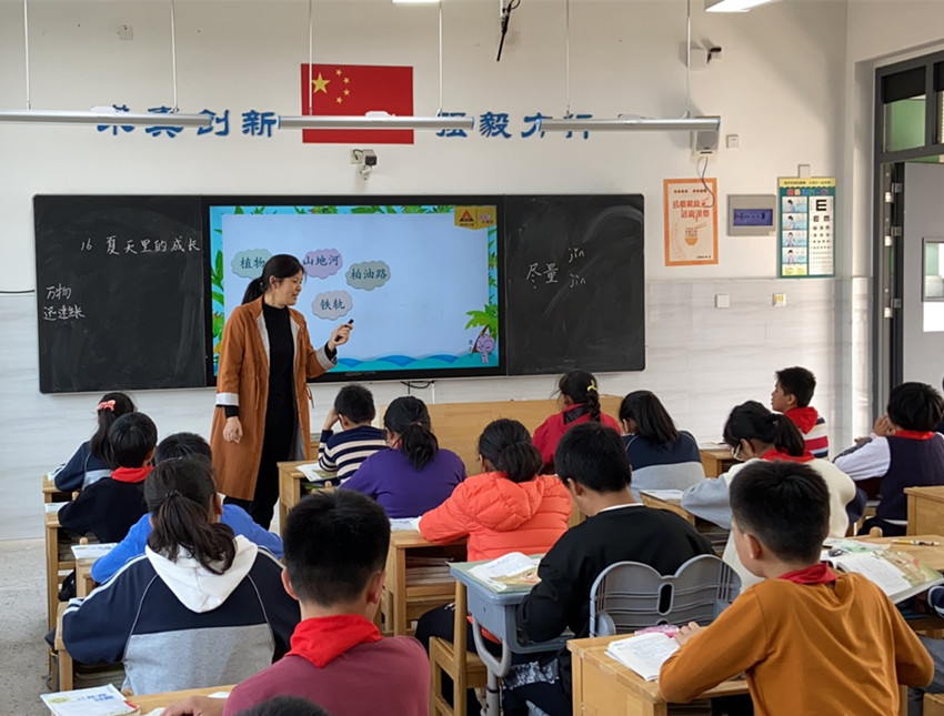 201101石埠桥小学开展语文教研组活动（五）1.jpg