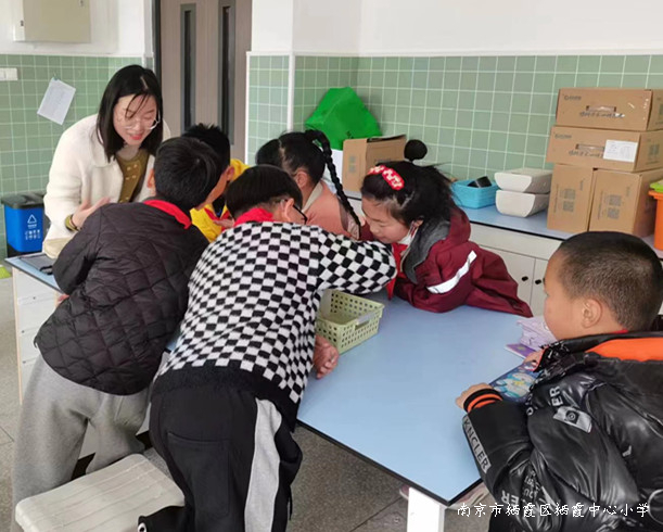 20230307华侨城小学开展科学校本教研活动一图片2.jpg