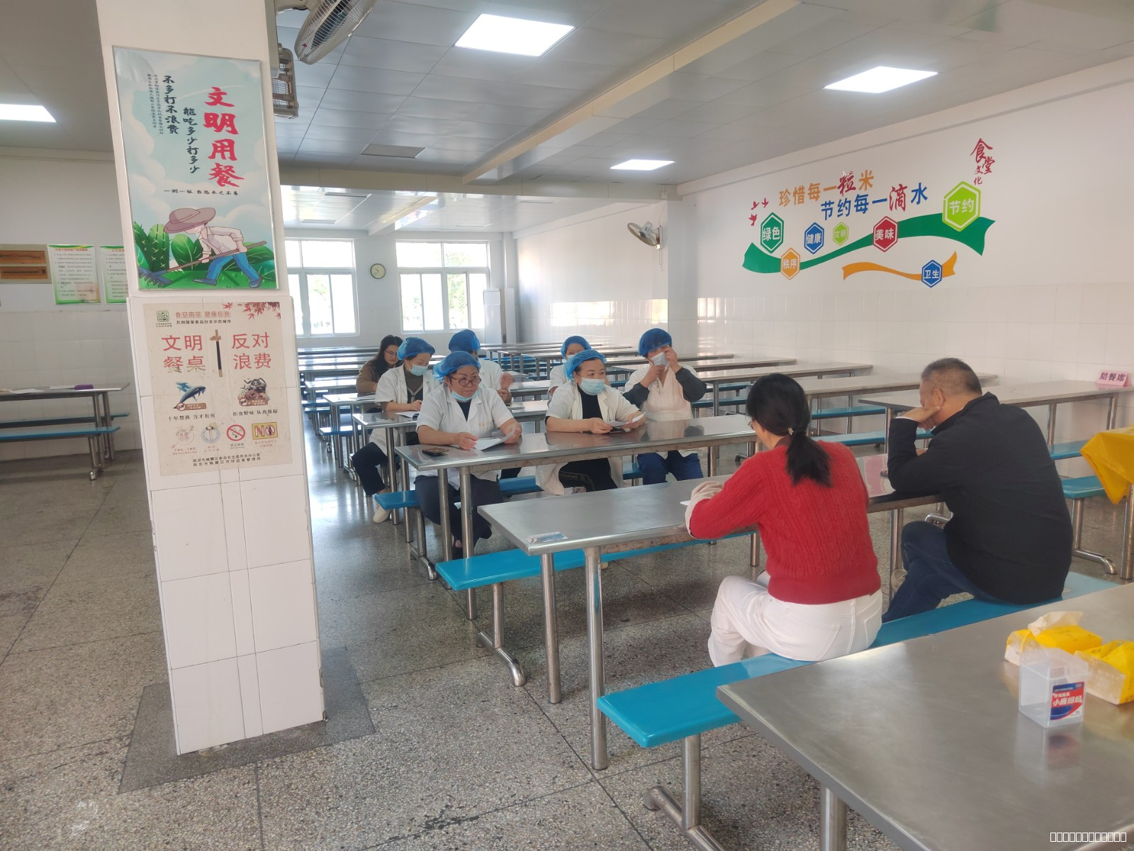 【润动炼小】炼油厂小学召开食堂食品安全工作人员会议 严把入口关 守护舌尖上的安全