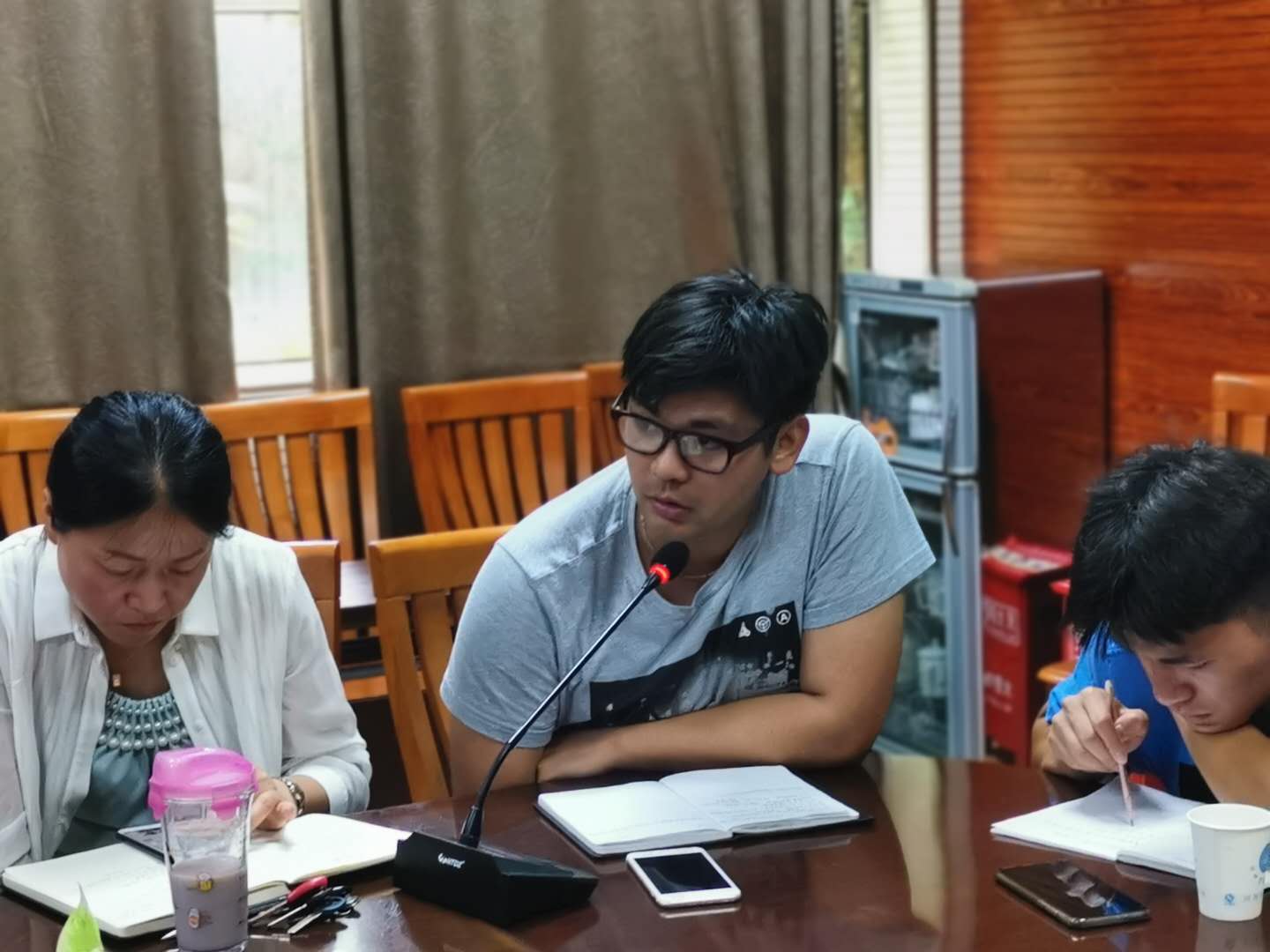 专题会议新闻_html_da19ff0.jpg