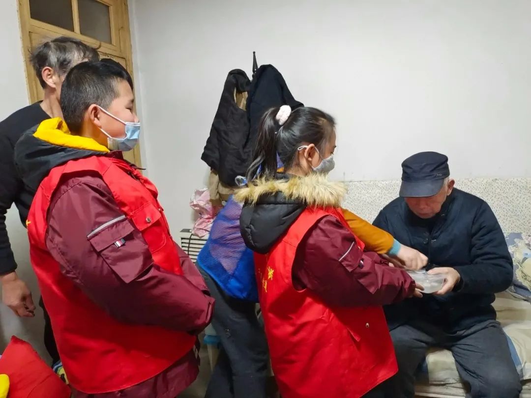 欢喜庆冬奥 福虎闹元宵_html_m563f5282.jpg