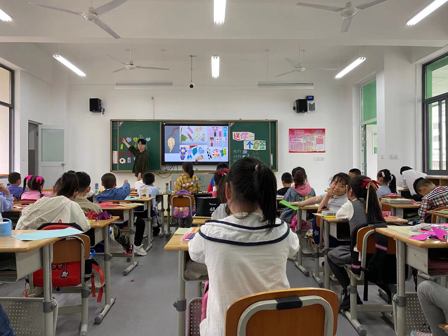 【悦群燕小】有效课堂示范 激发美术兴趣  ——燕子矶中心小学美术教研组校本研修报道（一）