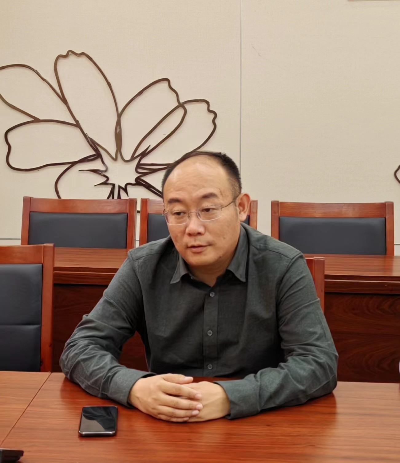 郑校新.jpg