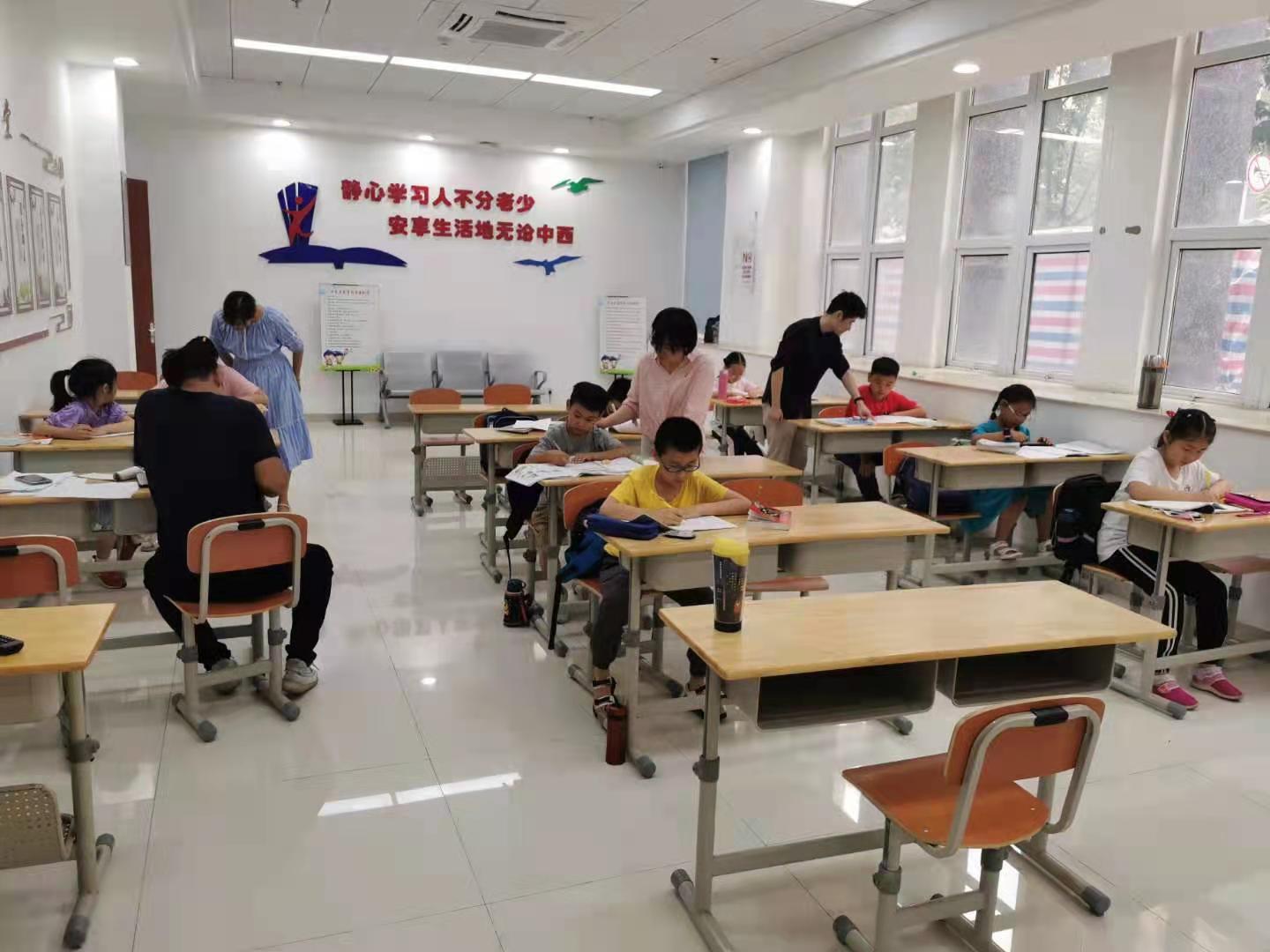 【燕小党建】暑期托管献爱心，抗疫前行显担当 ——燕子矶中心小学“党工共建”暑期志愿工作剪影