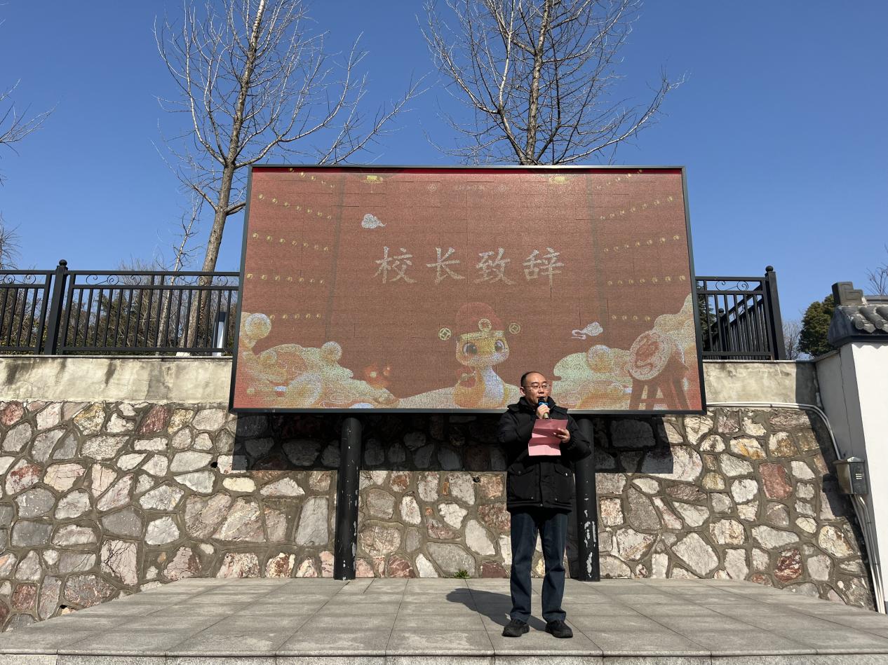 开学典礼新闻稿_html_m189ba030.jpg
