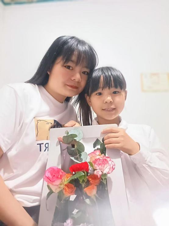 新闻稿-以花传情 感恩母爱_html_2eabe0e6.jpg