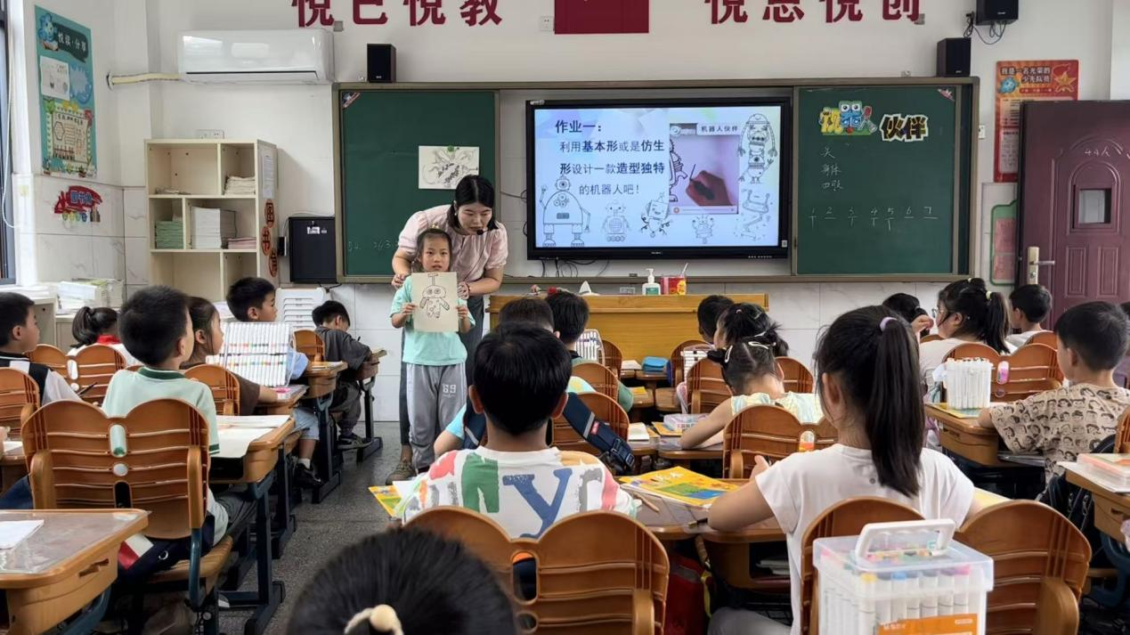 【悦群燕小】以线为媒 勾勒艺术天地--燕子矶中心小学美术组校本课程探索之一