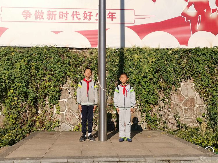 光辉的十月是中国人民盛大的庆典_html_m30bd0571.jpg