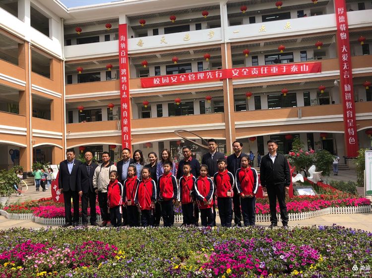 在这四月芳菲未尽之际_html_597fce83.jpg
