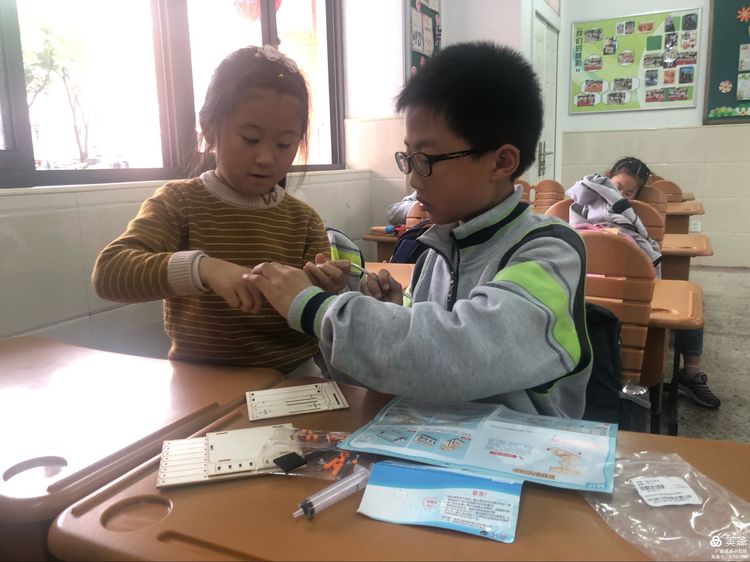 沐浴着灿烂的春光_html_mbcd830b.jpg