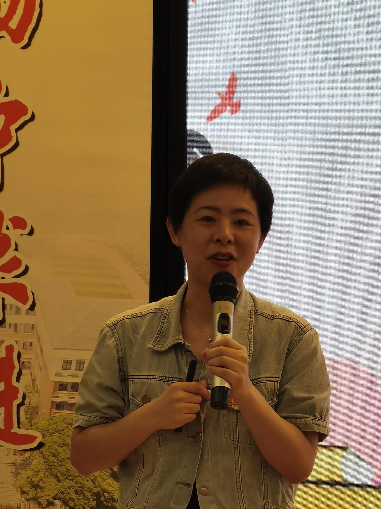 与孩子共同起跑——一年级新生家长学校讲座_html_a0a8c29.jpg