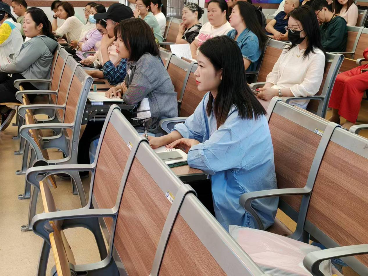 怎样做合格的父母 新闻稿_html_m47622c19.jpg