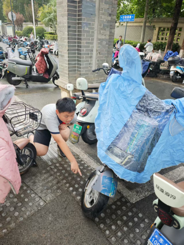 九月校园科技浓！——我校科技月活动圆满举办_html_116a33c4.png