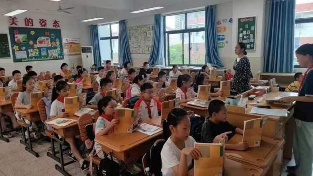 推普周报道_html_m7d61c4ed.jpg