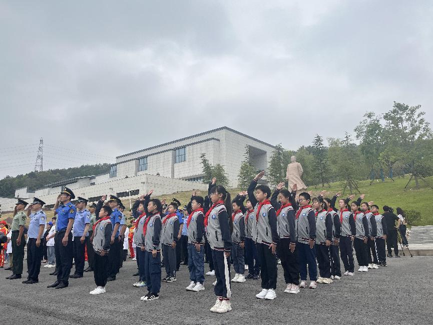 9.30 行知园升旗仪式_html_261a09e8.jpg