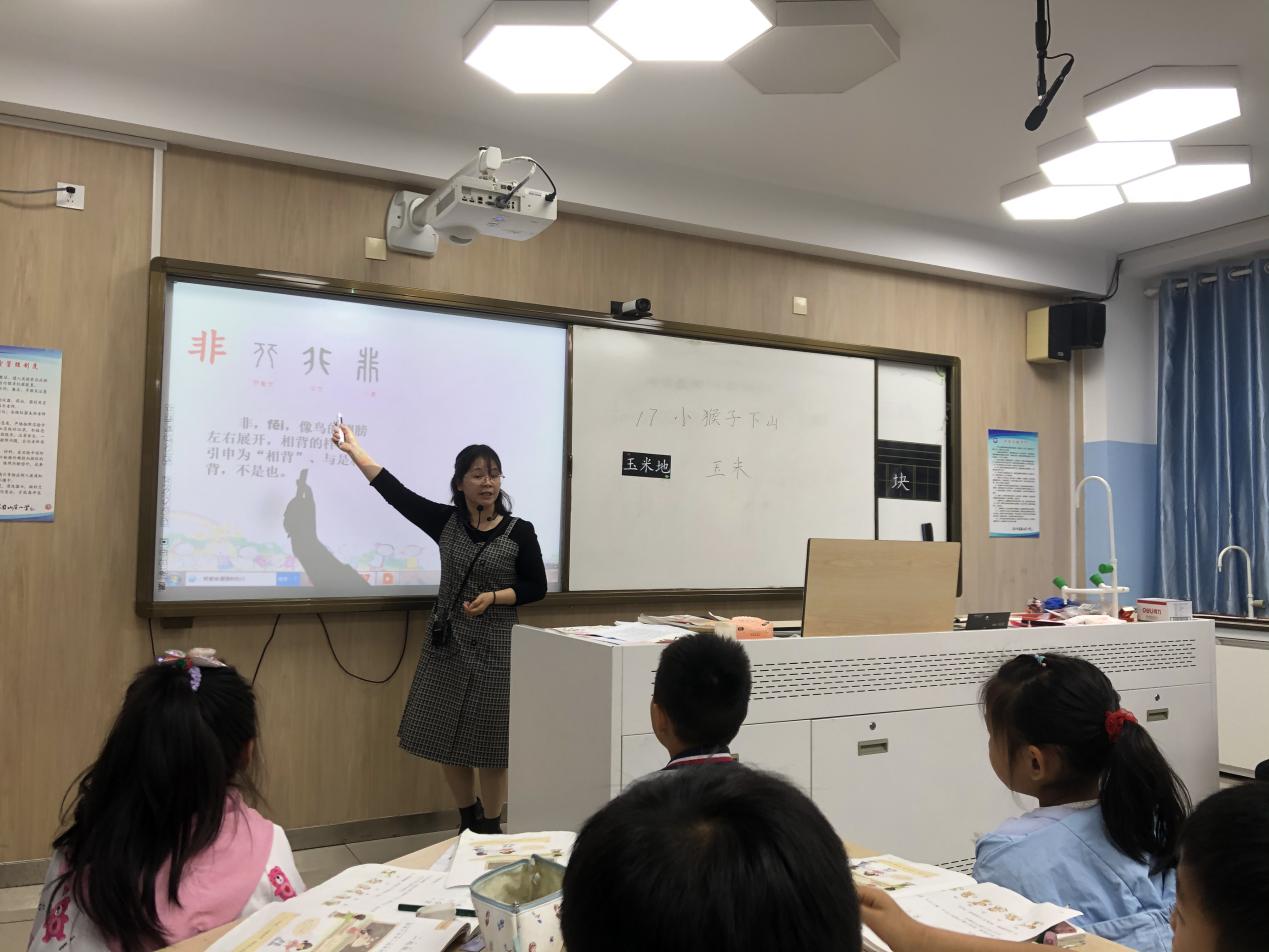 1_一年级开放日报道_html_193f7462.jpg