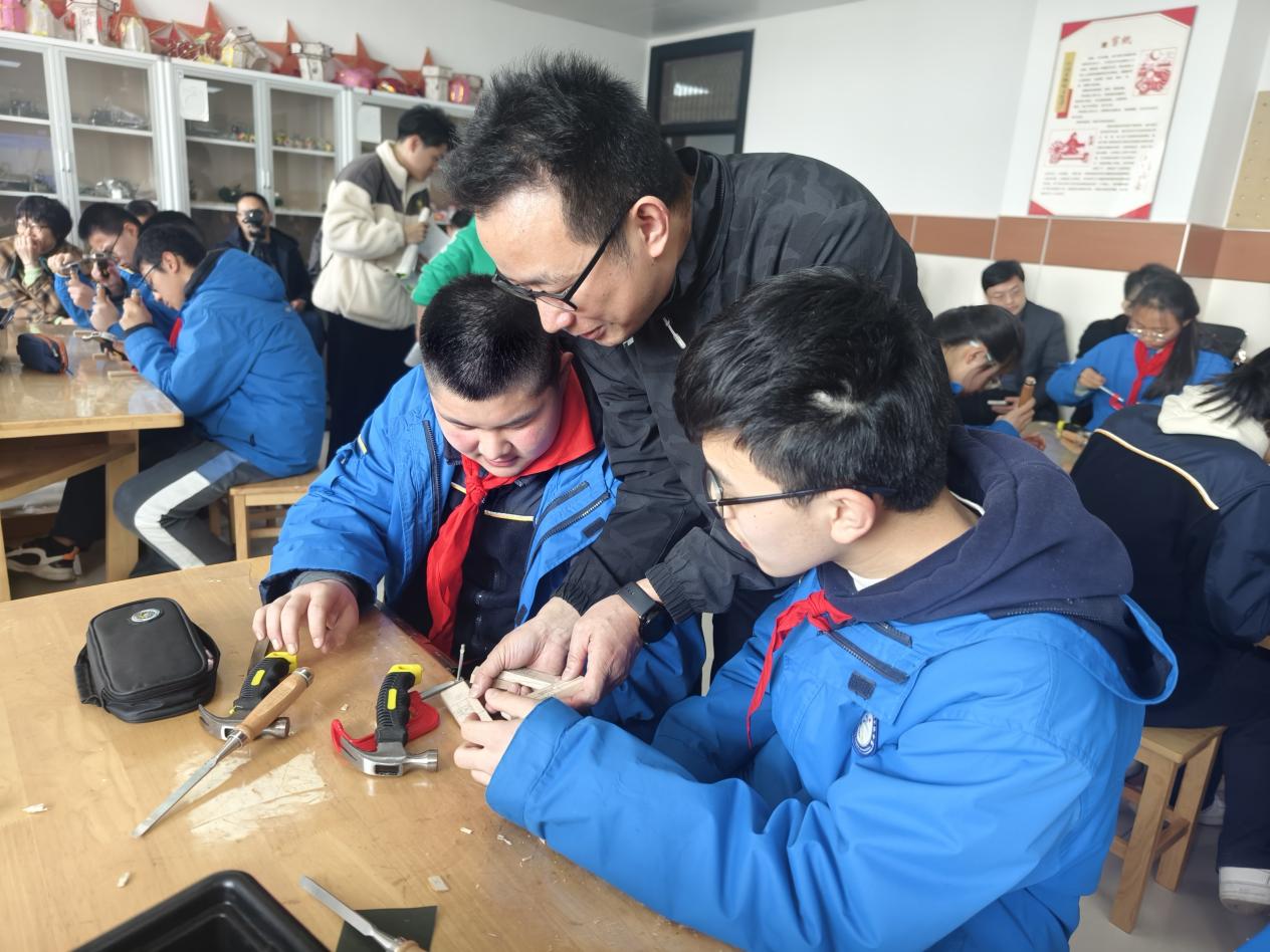 落实劳动必修课 贯彻劳动新课标(1)_html_40d13bab.jpg