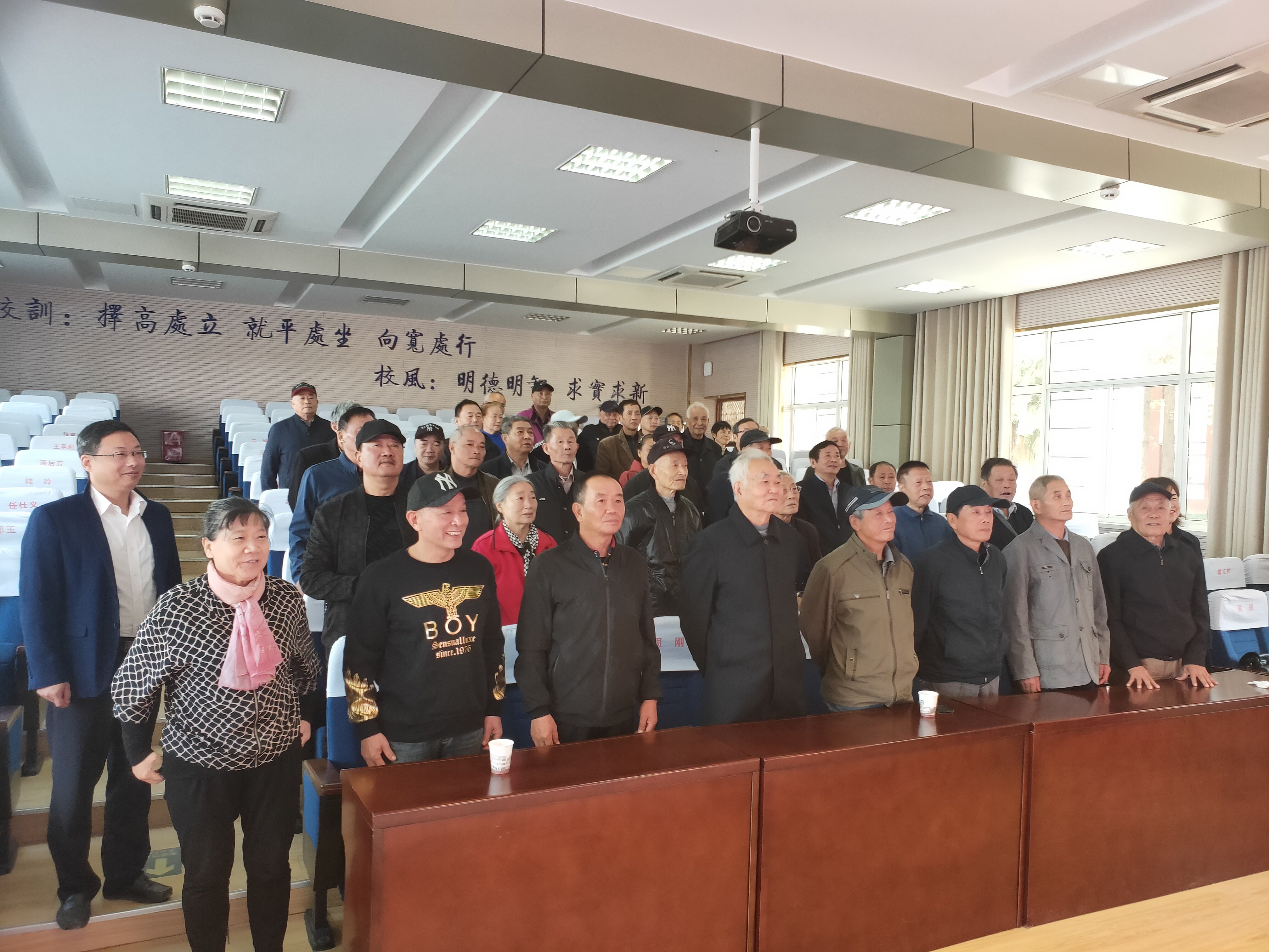 中桥中学2020年秋退休教师重阳节活动方案_html_338e21b2.jpg
