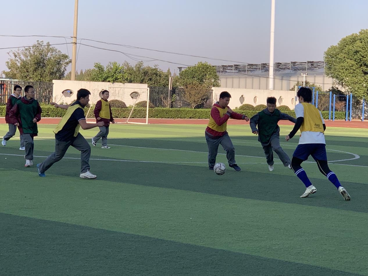 中桥中学第十六届 “圭易杯” 校园足球联赛_html_586dd355.jpg