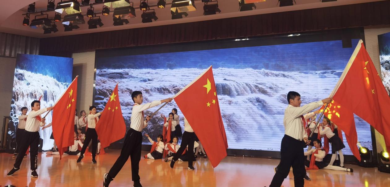 红色映像金小华章有图_html_74ec10ce.jpg