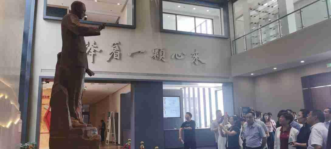 【二稿】七一党员外出学习师德馆新闻_html_1b1276d8.jpg