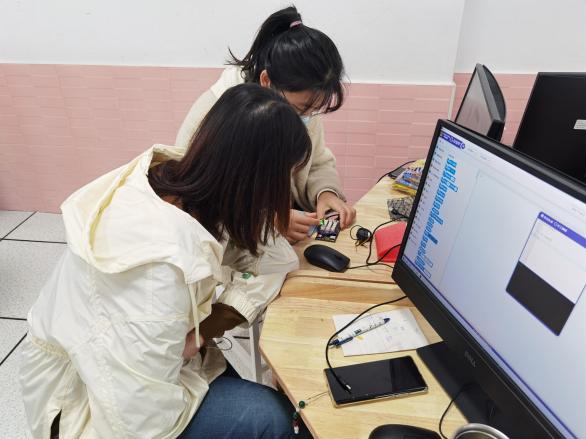 2021栖霞区中小学信息技术教师全员培训_html_4f5fe0a6.jpg