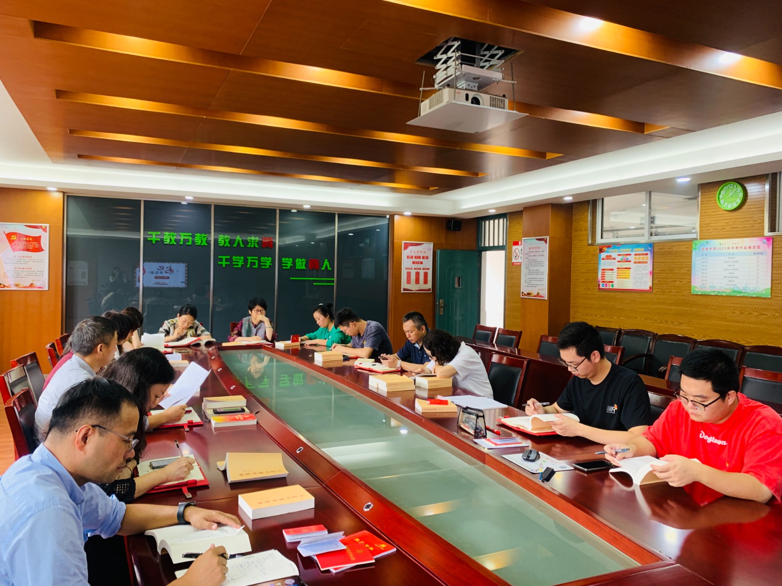 党员学习.jpg