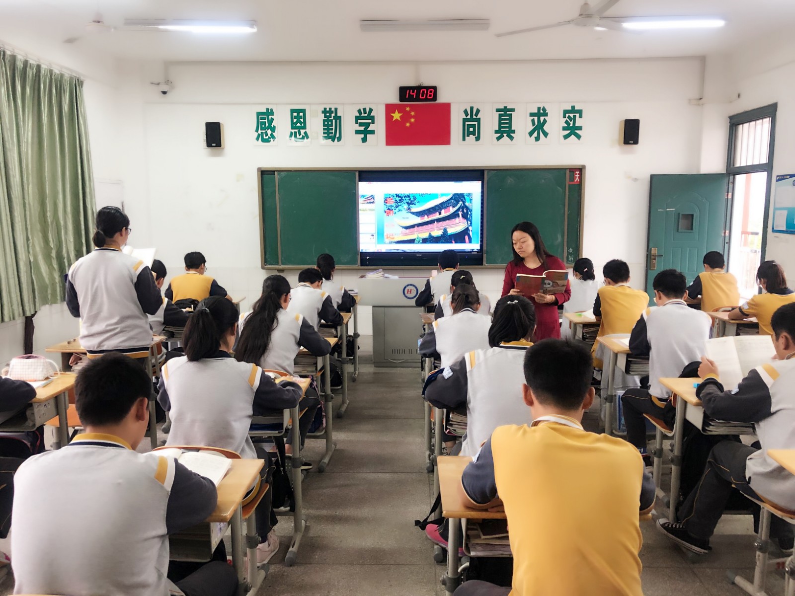 常桂香上课.jpg