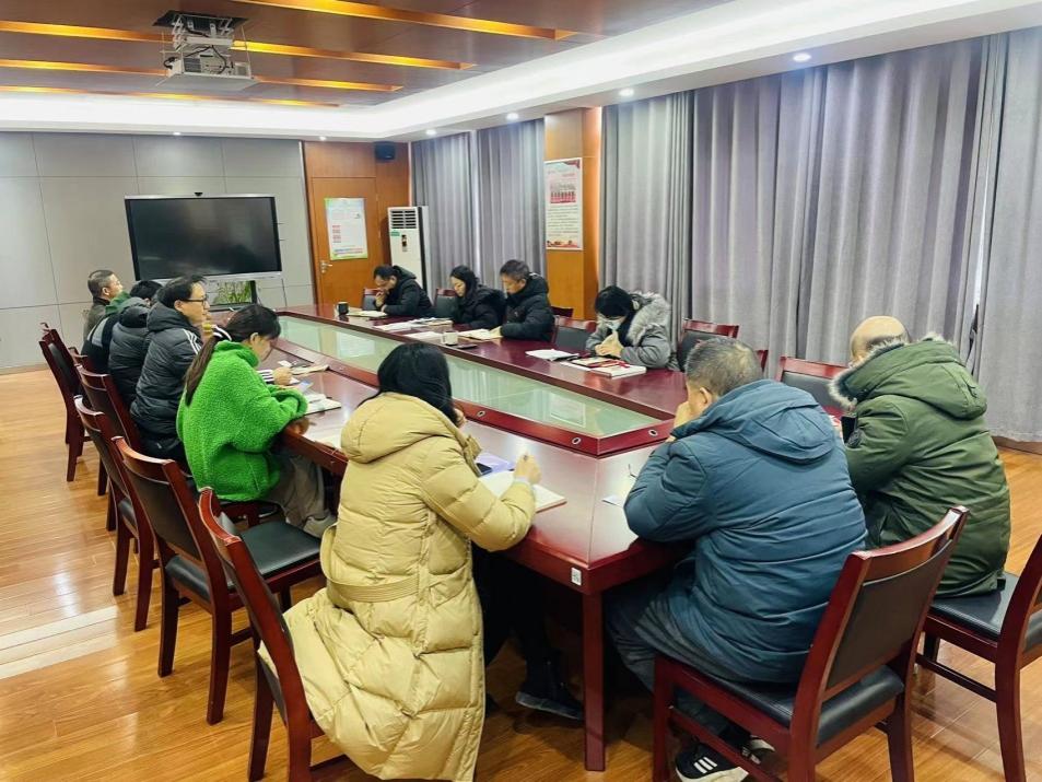 2.4教职工大会(1)(1)(1)_html_35b534b3.jpg