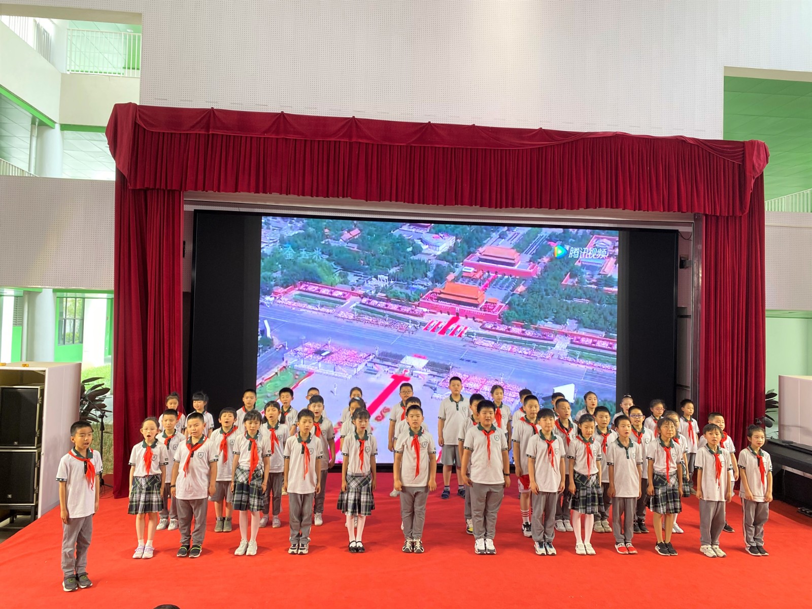 三（1）班 保卫黄河 (1).jpg