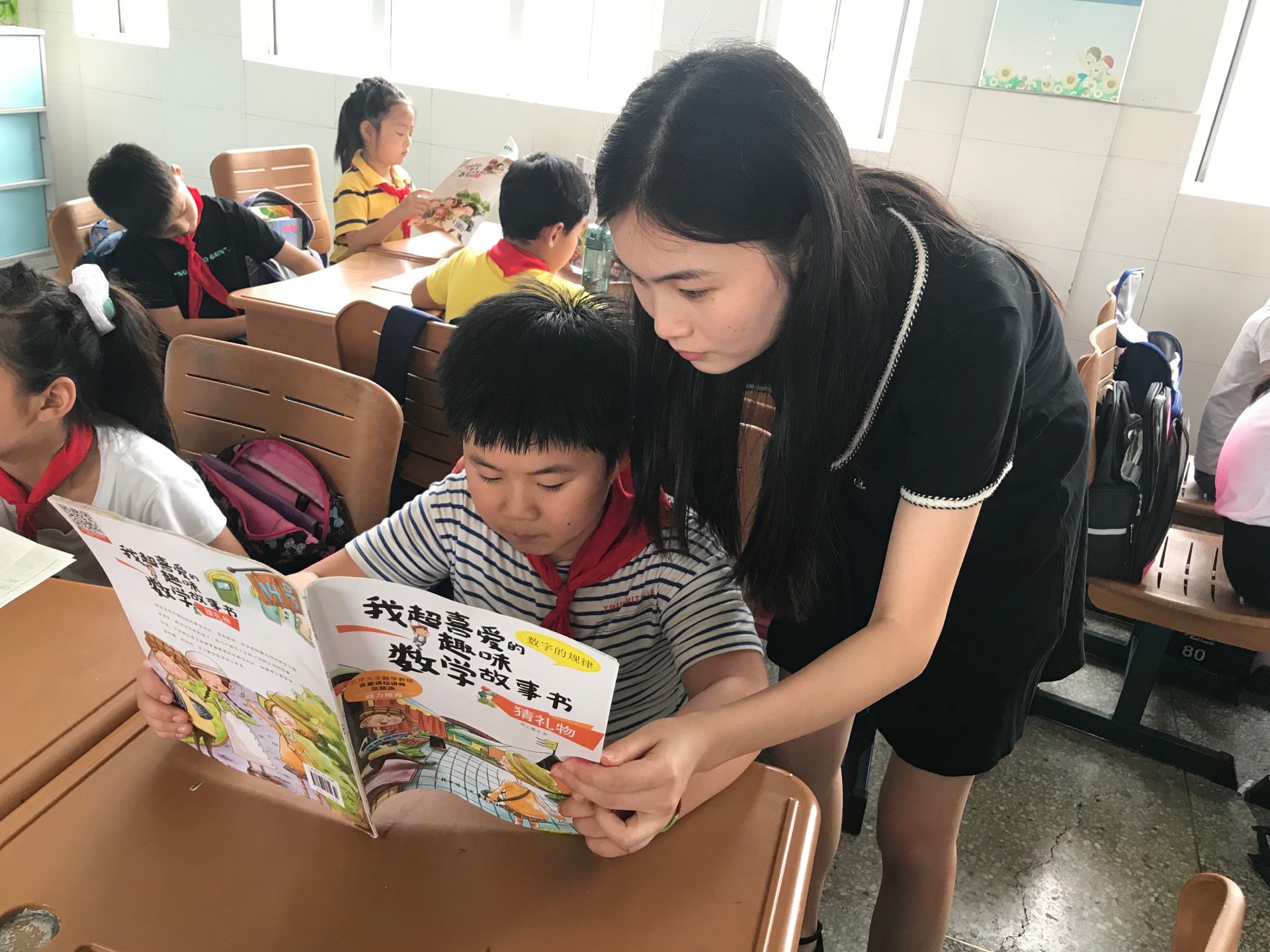 【花港一小】“悦读成习惯 书香润心灵” 漂流书香 好书共享 花港一小第十届读书节系列活动之四