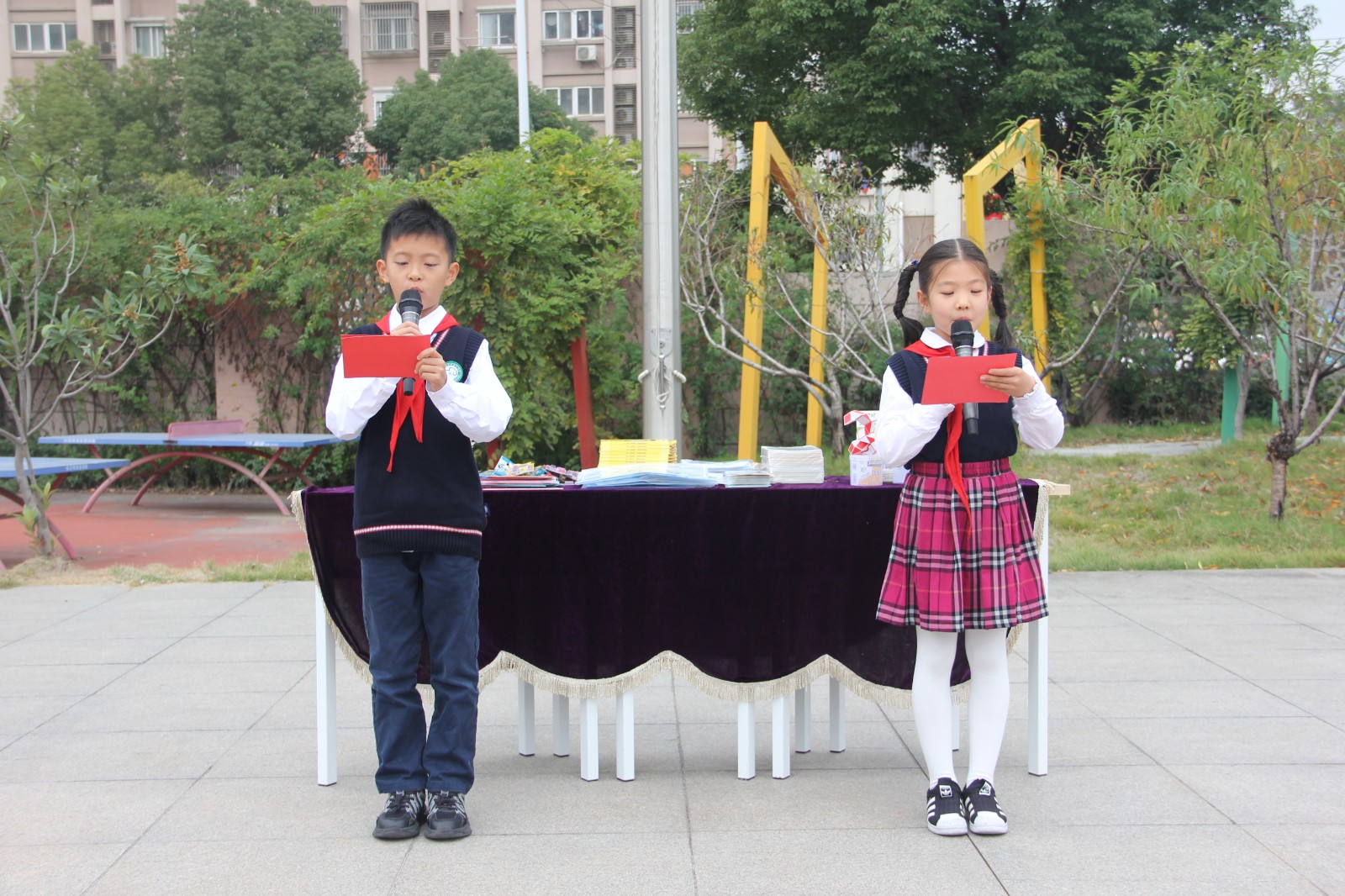 【花港一小】七彩少年 朵朵绽放 ——“七色花券”学生评价系列活动二 11月颁奖仪式