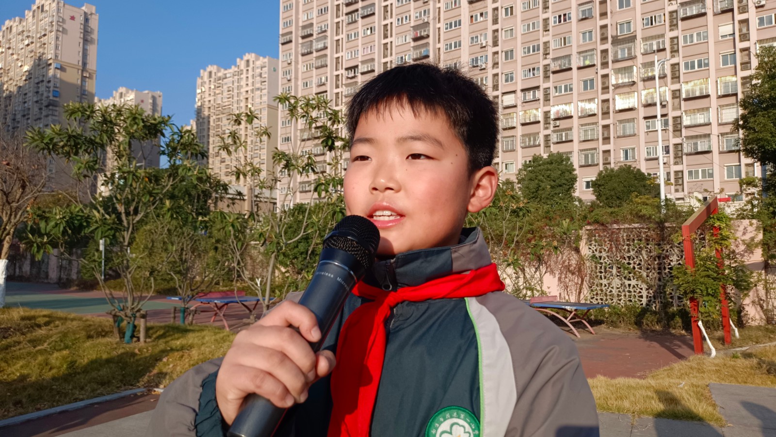 【花港一小】颁发流动红旗  传承文明风尚（六十七）