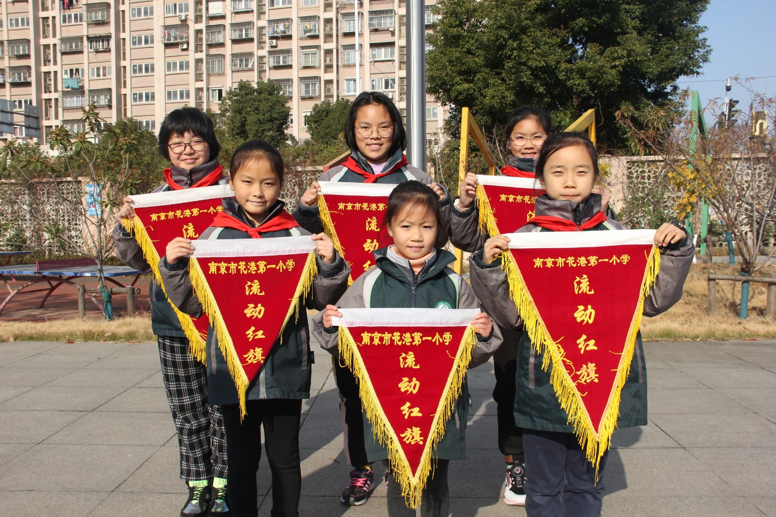 【花港一小】颁发流动红旗，传承文明风尚(六十九）