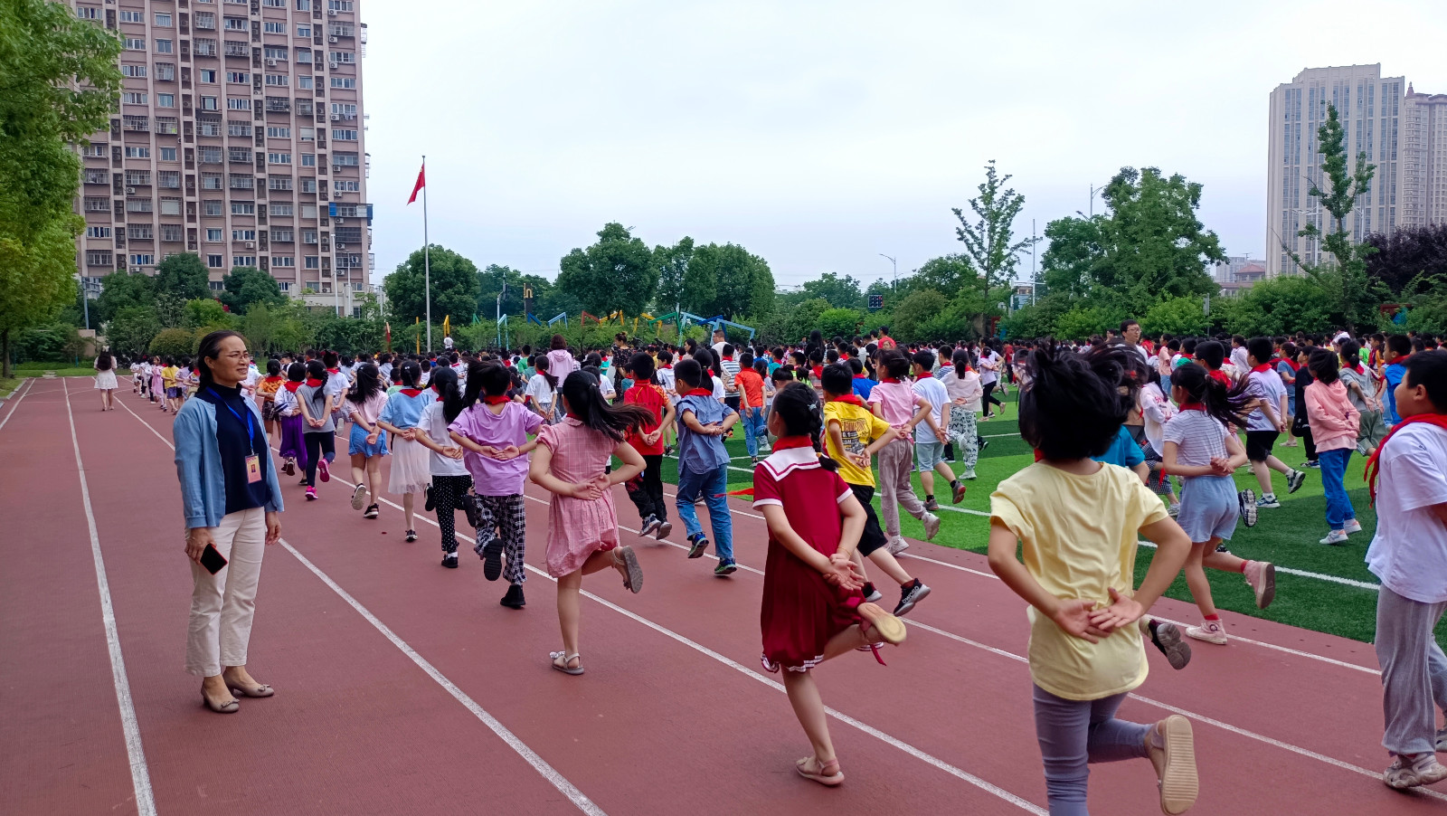 【花港一小】督学在行动  我们在成长——时军督学6月份常规督导